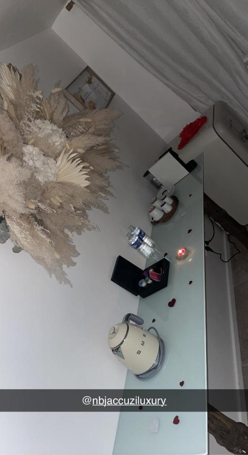 Appartement Jacuzzi Prive アヴィニョン エクステリア 写真